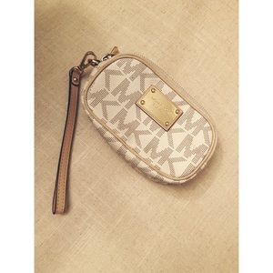 Authentic Michael Kors Clutch! White and Gold!